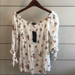 NWT Floral Top size XS